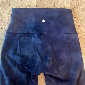 LULULEMON BRAND NEW wunder train leggings blue marble size 2